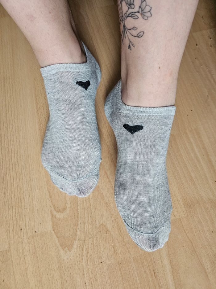 Chaussettes grises coeur - photo numéro 2