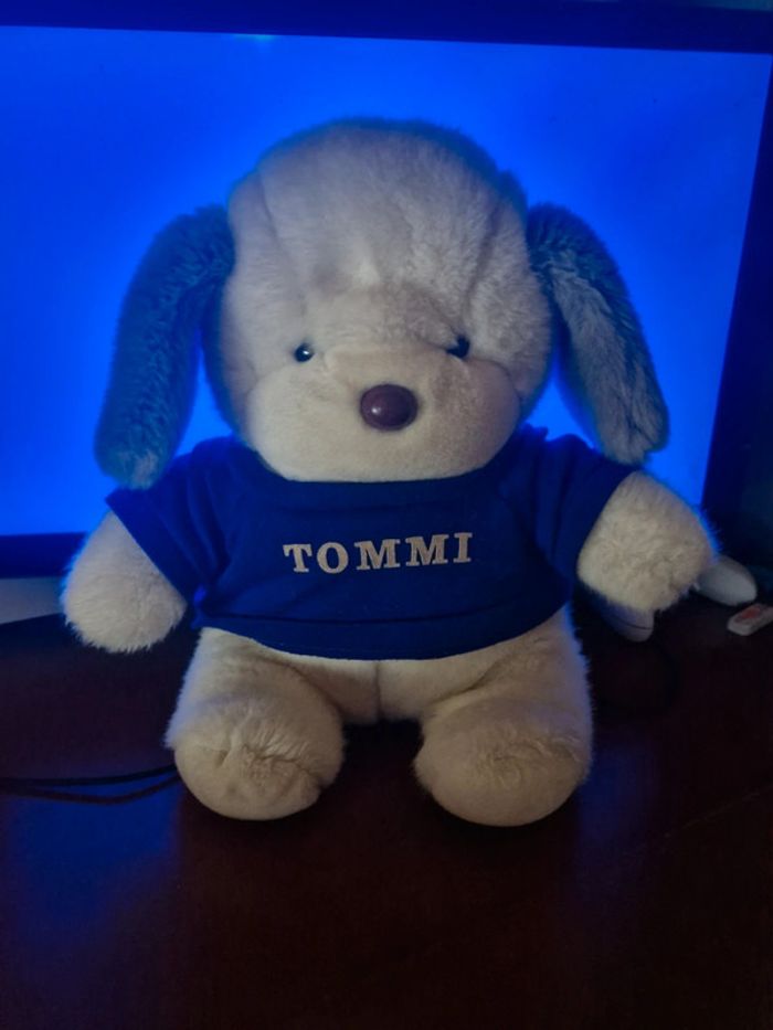 chien tommi en peluche - photo numéro 2