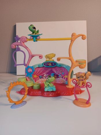 Petshop Cirque hasbro + 3 figurines et accessoires Taille hauteur 23cm longueur 28cm