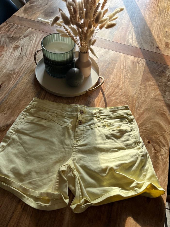 Short jaune pale Promod