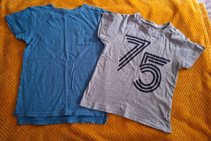 Lot de 2 t-shirts garçon Primark 6-7 ans (122cm) - très bon état