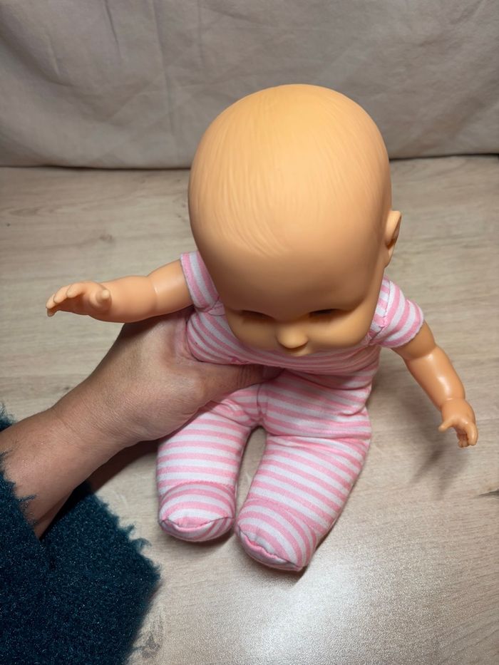 Beau bébé Nenuco ferme les yeux quand on l’allonge(32/33cm) - photo numéro 2