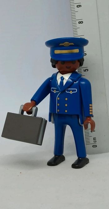 Homme commandant de bord avec mallette playmobil