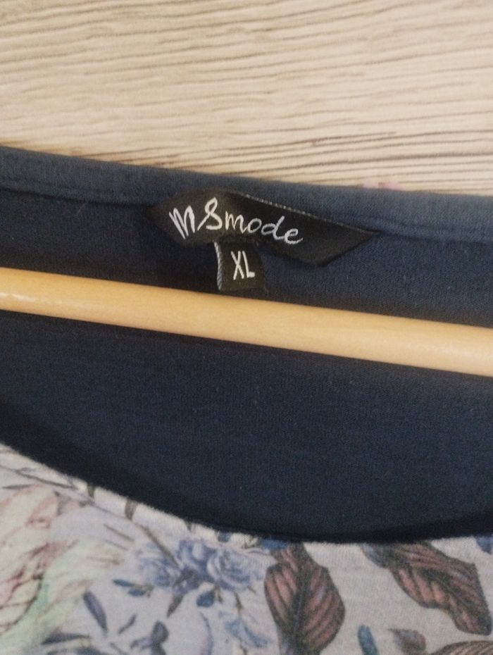 Blouse femme manches courtes taille 42. Bleue marine et imprimé - photo numéro 3