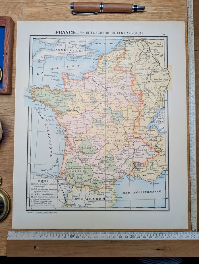 Imprimée en 1900, la France en 1453. Original Vintage Authentique.