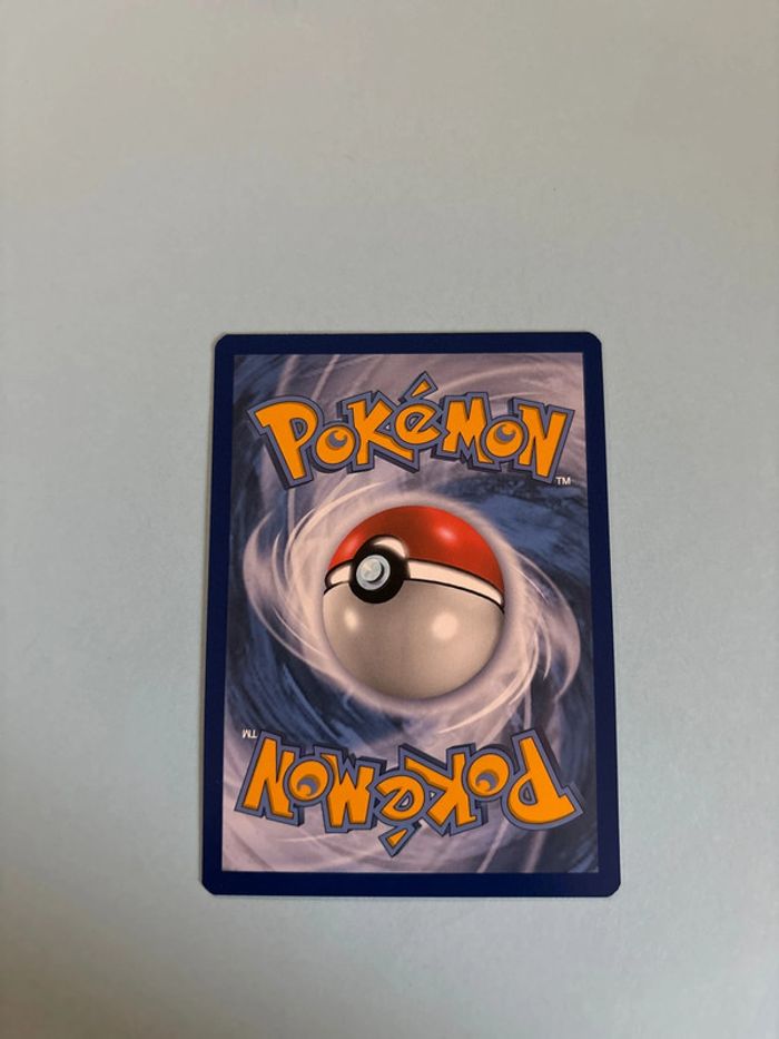 Carte Pokémon zamazenta 102/185 voltage éclatant - photo numéro 2