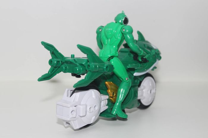 Figurine + Véhicule Shark Cycle - Power Rangers 2008 - photo numéro 5