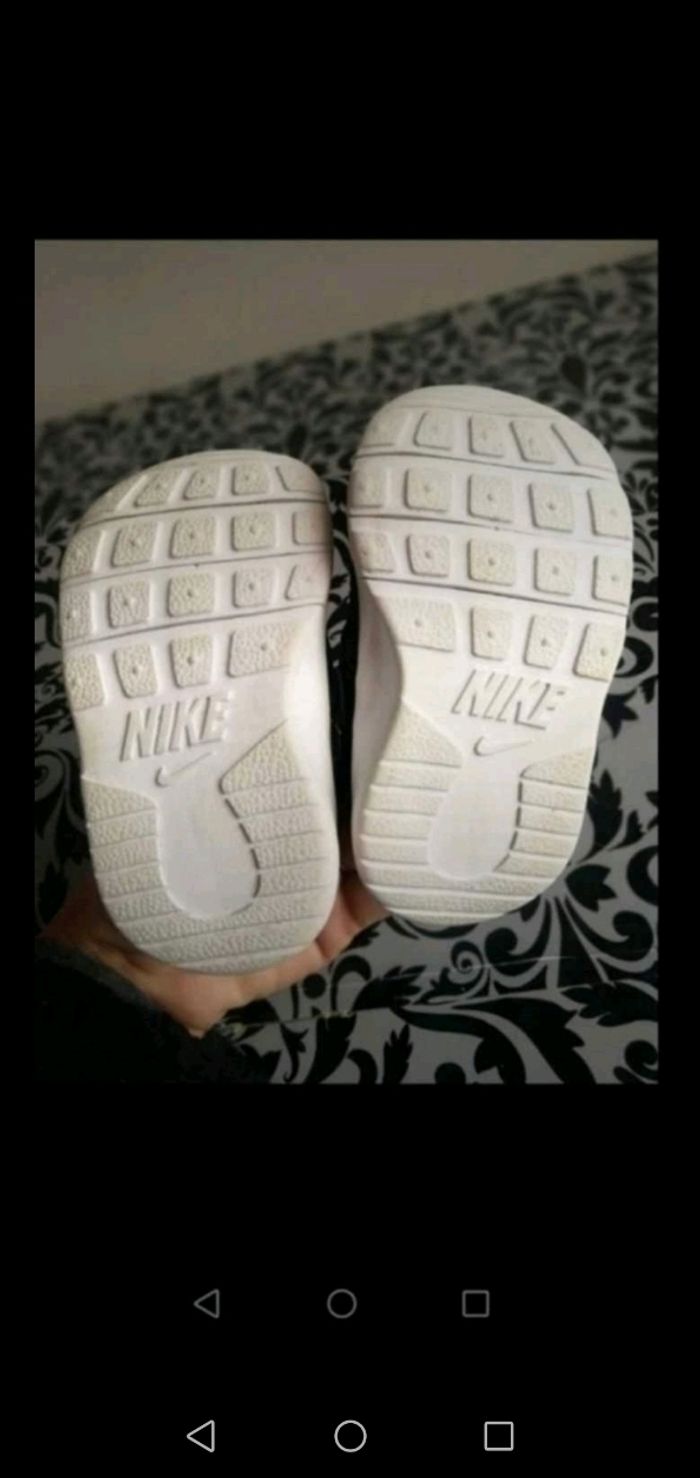 Basket légère noire Nike taille 18.5 - photo numéro 4