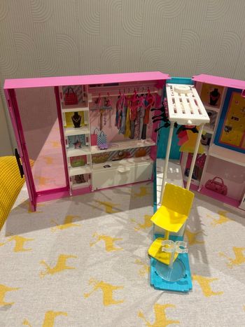 Dressing pour poupée, Barbie