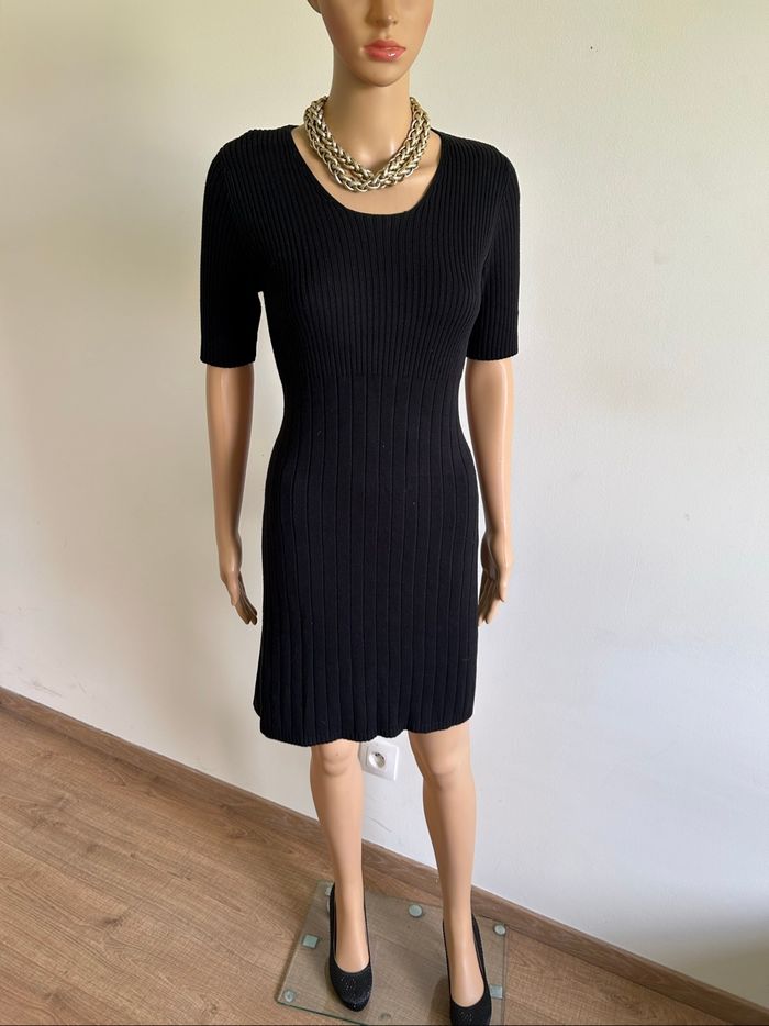 Robe pull noire à manches courtes Banana Republic taille M TBE - photo numéro 3