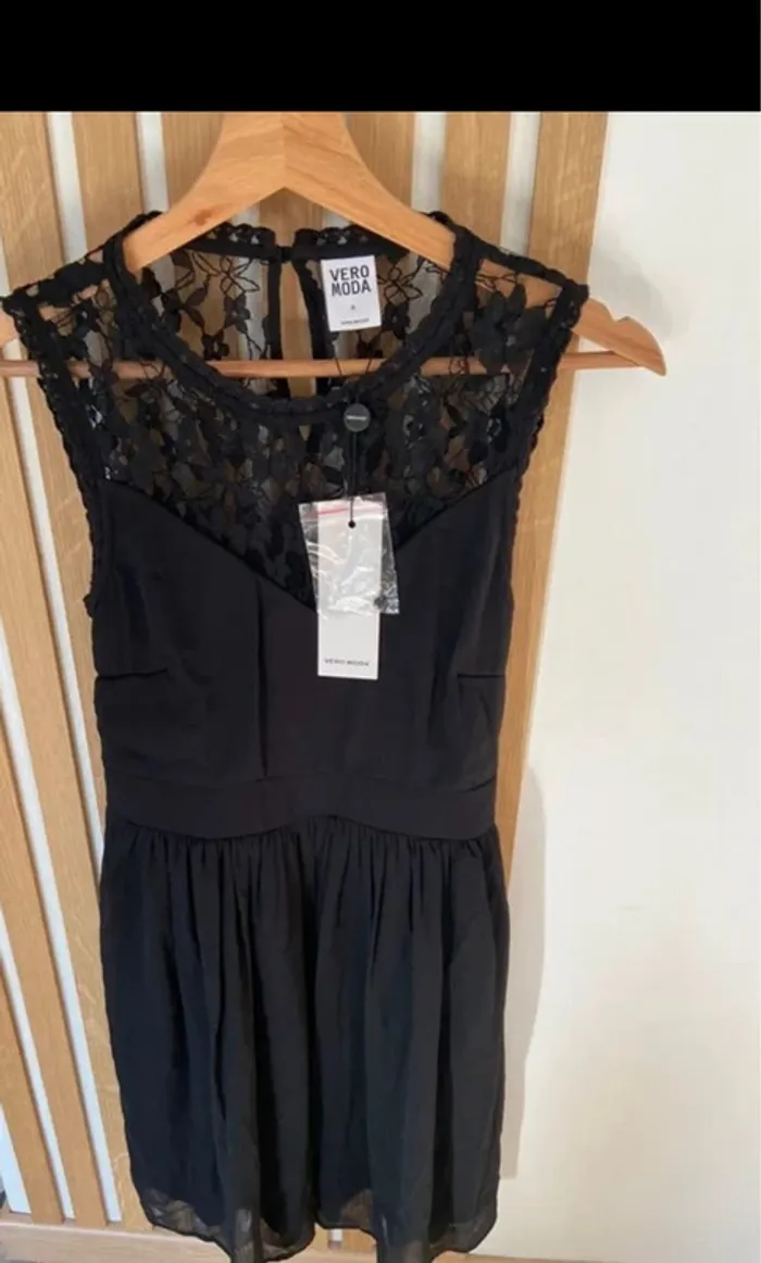 Robe noire Vero Moda – Neuve avec étiquette - taille M - photo numéro 3