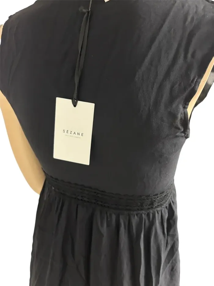 Robe Sezane Neuve avec Étiquette - Taille 36 - Soie Noire - photo numéro 9