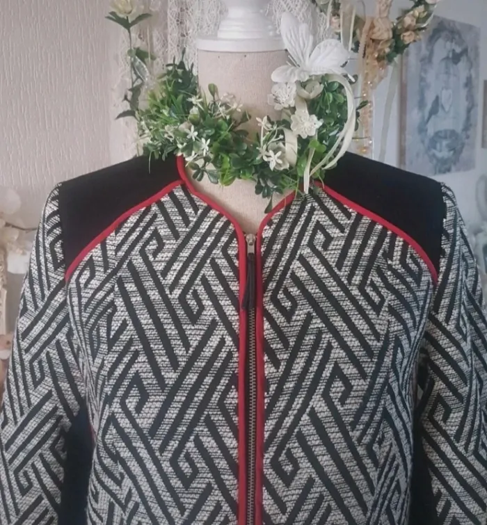 Veste noire/blanc/rouge H&M Taille 40