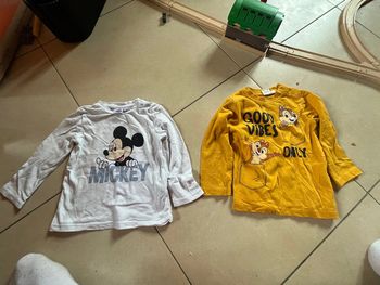 T-shirt Disney  manche longues taille 74 cm ( prix à l’unité )