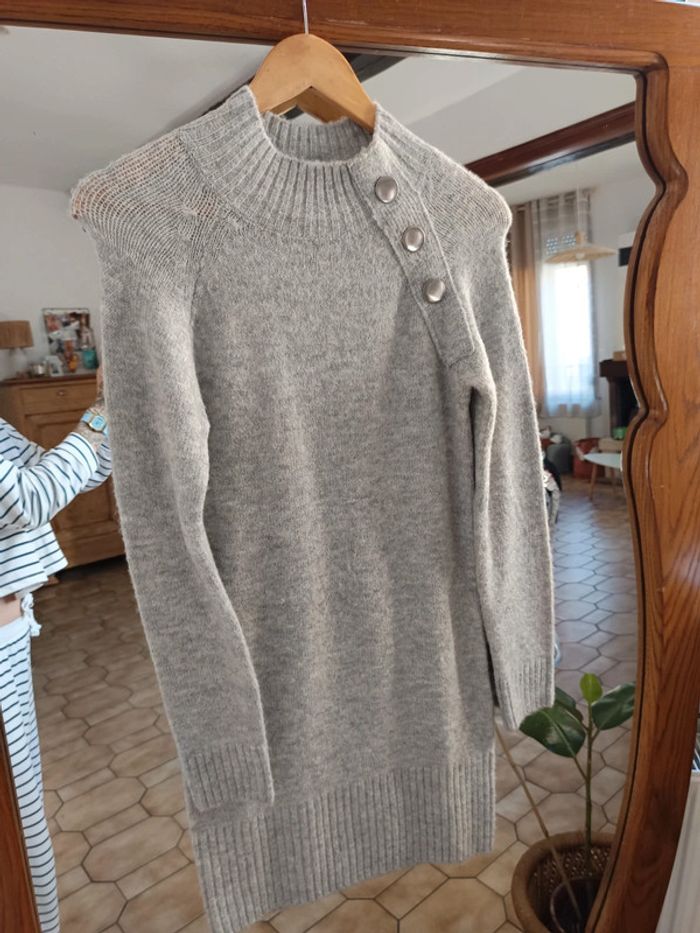 Robe pull detail bouton