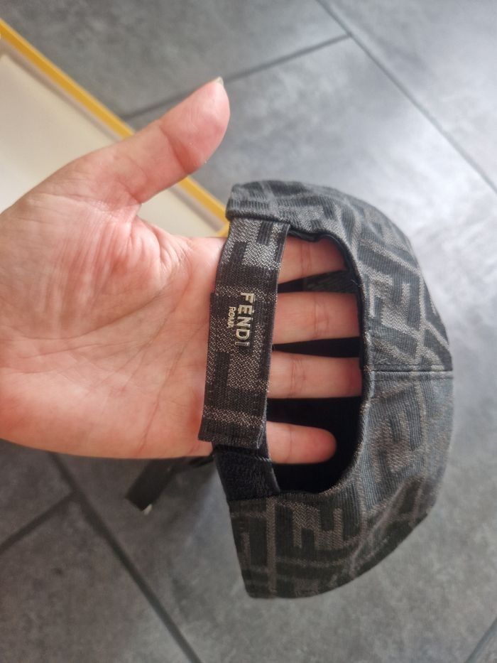Casquette Fendi NEUVE - photo numéro 4
