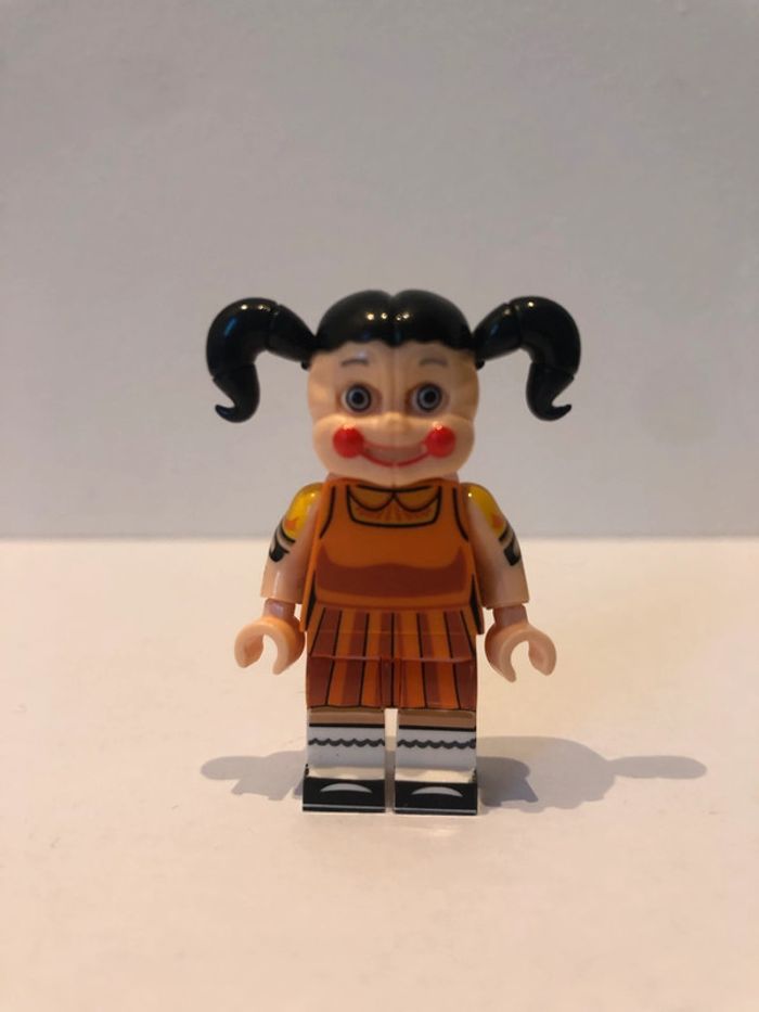 type lego Lady Robot. Squid Game