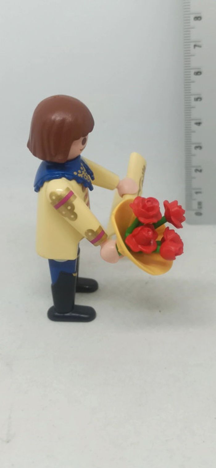 Homme prince avec bouquet de fleurs et parchemin playmobil - photo numéro 4