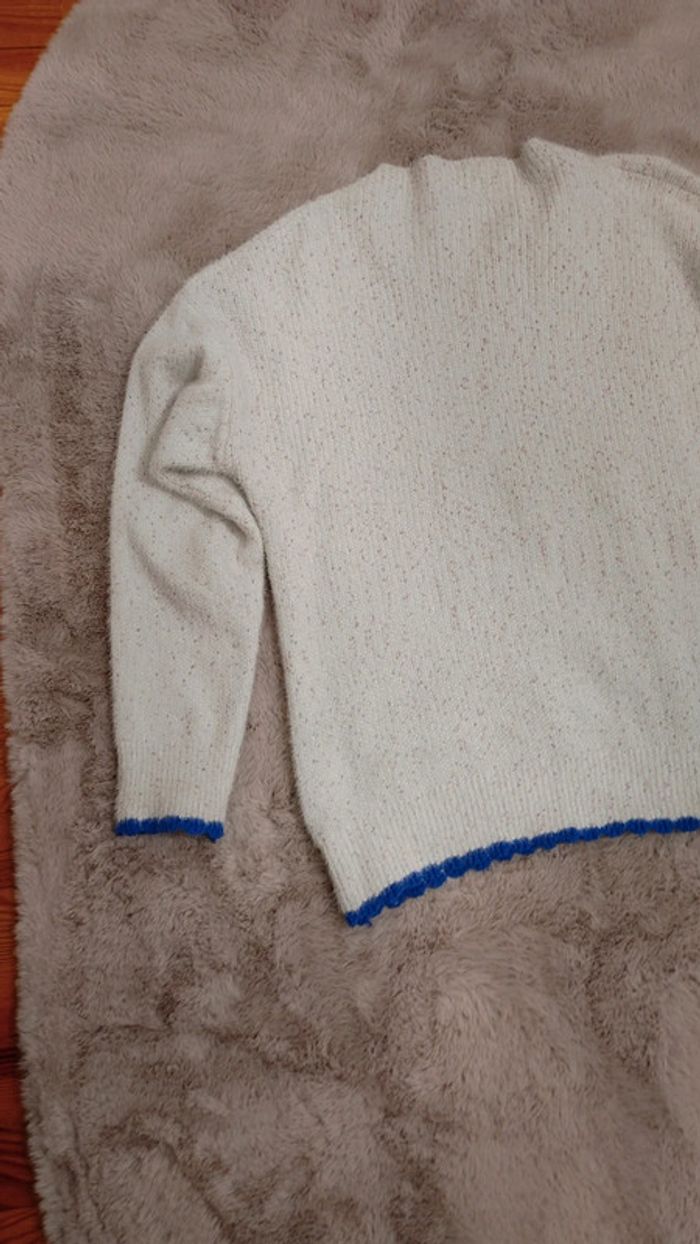 Pull blanc moucheté rose et bleu liseré bleu sur le bord manche doux - photo numéro 11