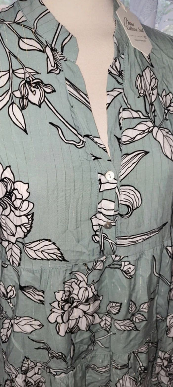 Robe neuve verte à motifs floraux - Tendance et élégante ! - photo numéro 5