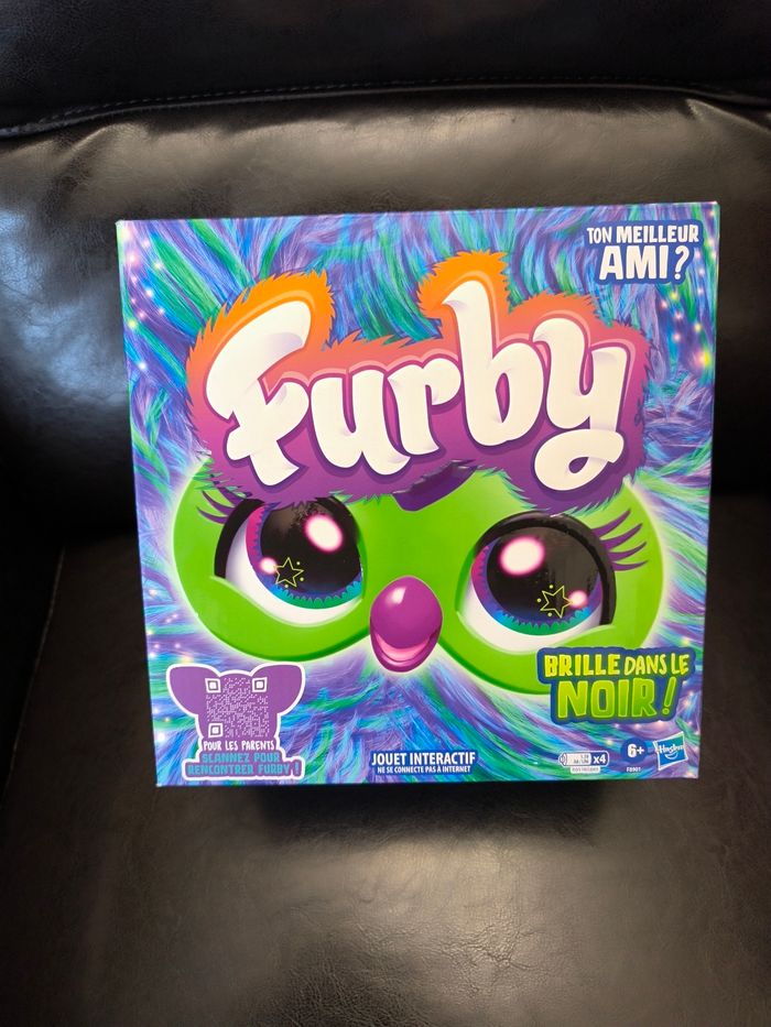 Furby galaxie brille dans le noir neuf jamais ouvert