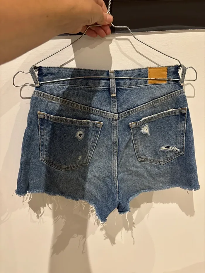 Short en jeans troué bershka 34 - photo numéro 4