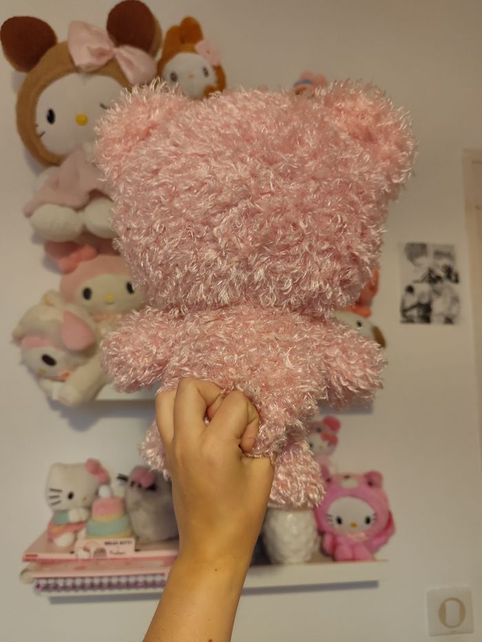 peluche doudou hello kitty sanrio ours ourson rose fluffy poils bouclés fleurs dorées ruban - photo numéro 7
