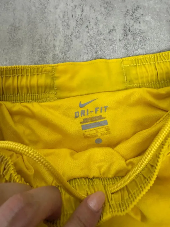 Short FCB Barcelone Nike taille 8-10 ans - photo numéro 3