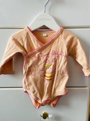 Bodie body cache coeur saumon 3 mois bébé fille