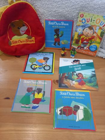 Lot 1 DVD Oui oui et 4 livres petits ours brun dont un donne et un sac  et figurines petits ours brun et un livre neuf