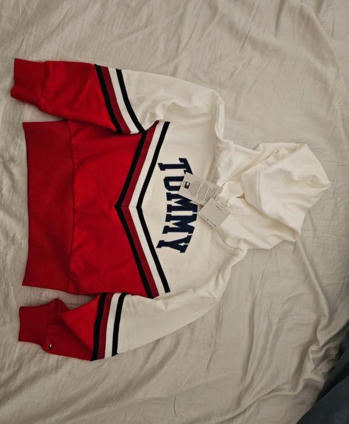 Pull Tommy Hilfiger neuf avec étiquette