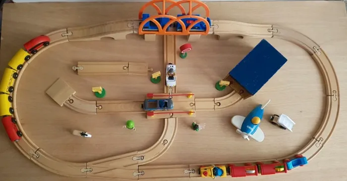 Train en bois Brio, pont orange ikea et rails - photo numéro 20