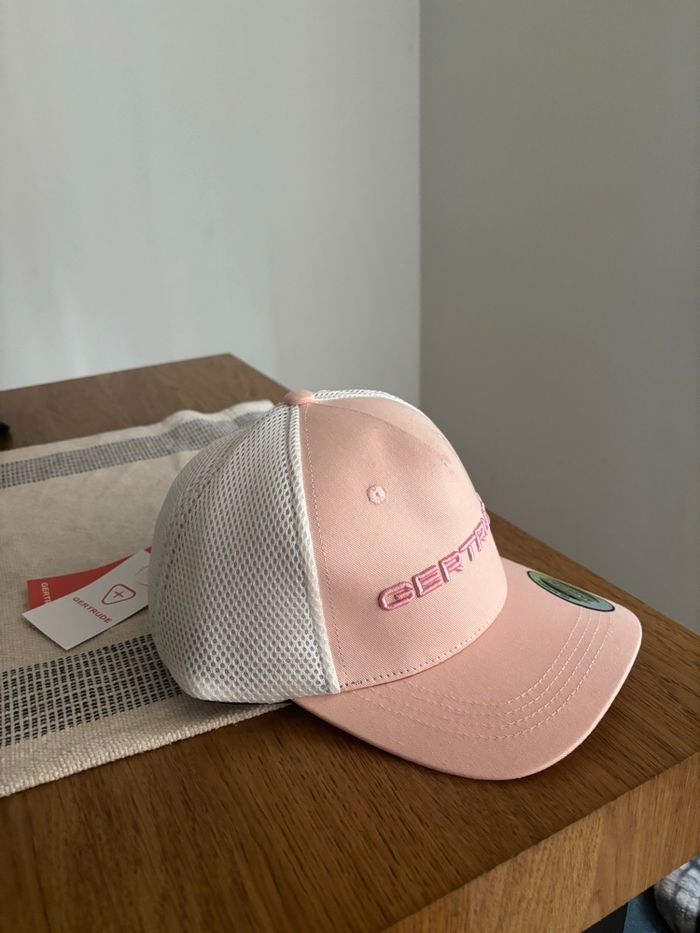 Casquette Gertrude rose avec étiquette ! - photo numéro 4