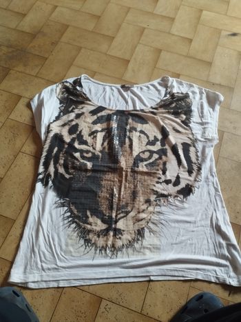 Tee shiirt femme taille L bon état 1.80