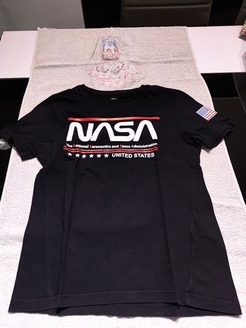 Tee shirt manches courtes. NASA. Taille 12 ans
