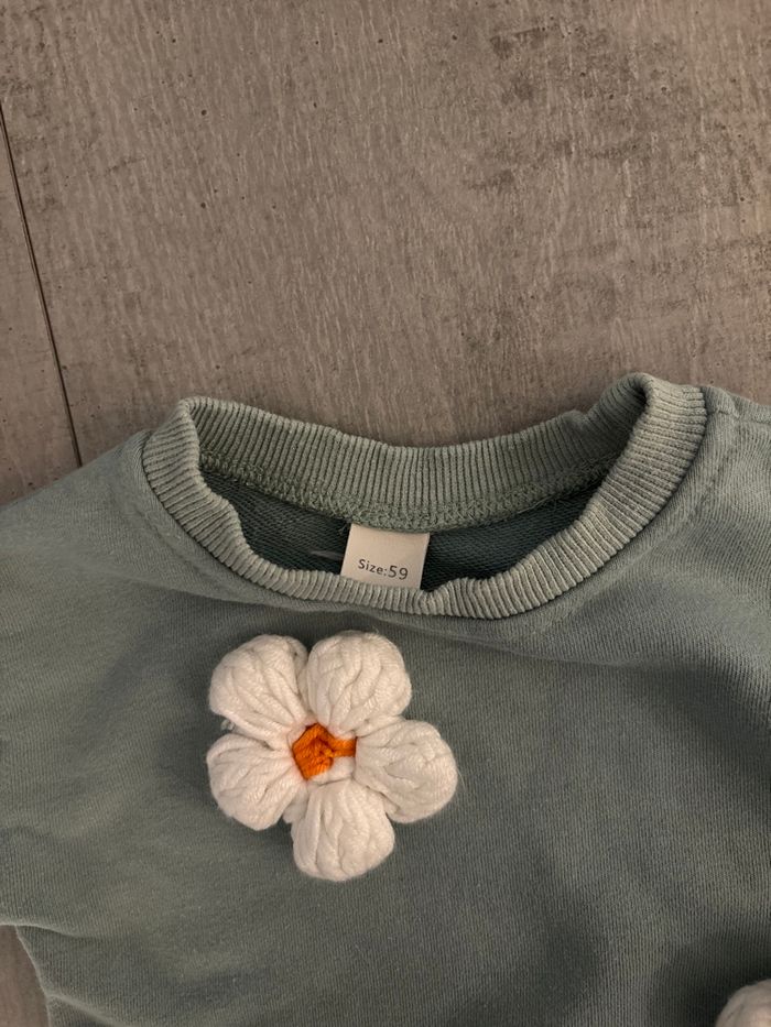 Pull à fleurs - photo numéro 2