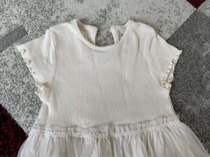 Robe kiabi taille 24 mois - photo numéro 2