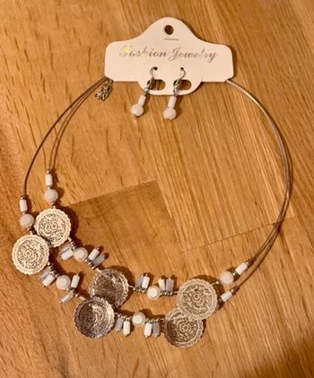 Petit collier fine avec boucles n’2