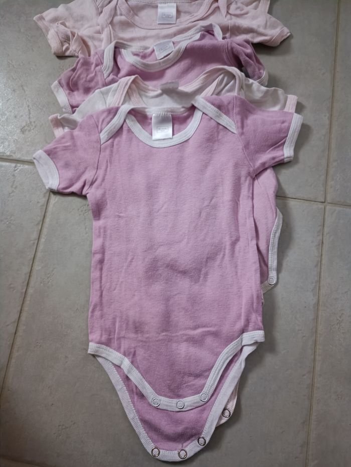 Lot de 6 bodies manches courtes pour fille, taille 18 mois, divers marque - photo numéro 3
