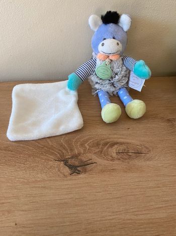 Doudou peluche ane choupi avec son mouchoir doudou et compagnie