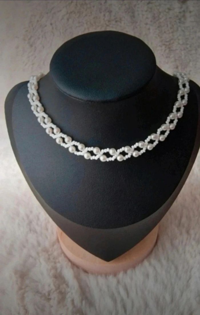 Collier en perles blanc nacré