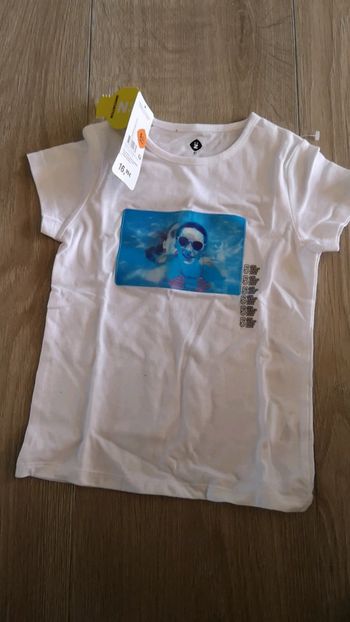 T shirt magique neuf  5ans z