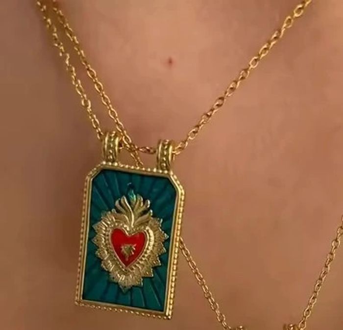 Collier pendentif rectangulaire doré émail vert et cœur rouge – Acier inoxydable - photo numéro 4