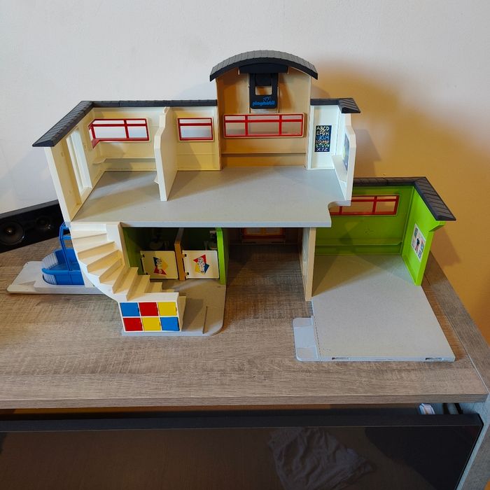 Playmobil école aménagée avec salles annexes et bus - photo numéro 2