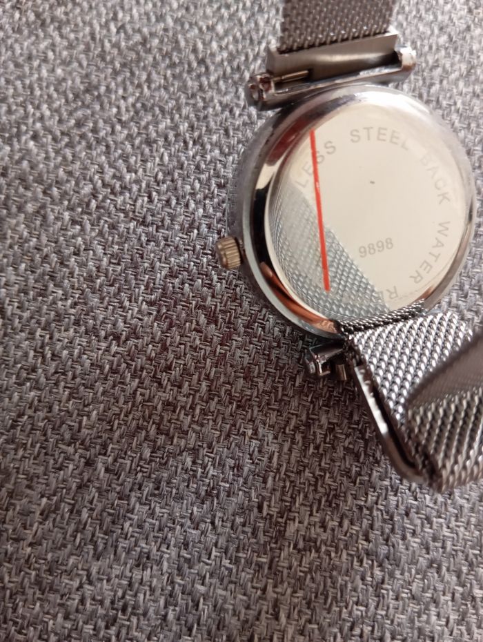 Montre Swarovski grise bracelet aimanté - photo numéro 3