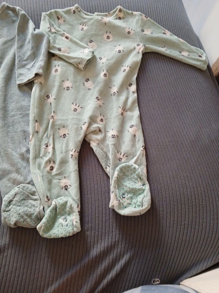 Pyjamas une pièce - photo numéro 3