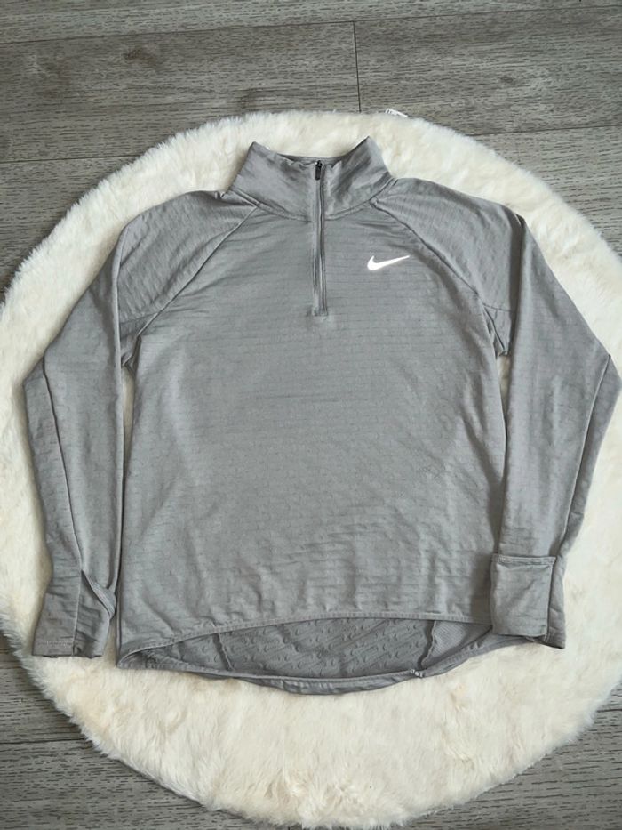 Haut Nike - photo numéro 2