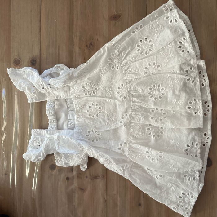 Robe broderie blanche Zara 18 mois - photo numéro 3