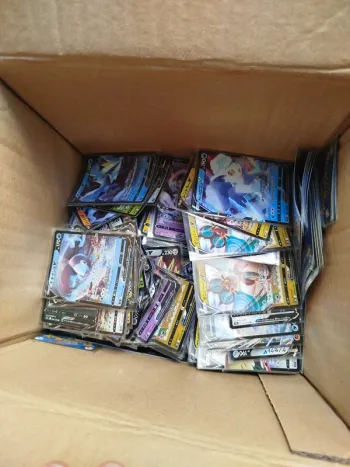 Lot de 100 cartes pokemon v japonaises avec sleeve