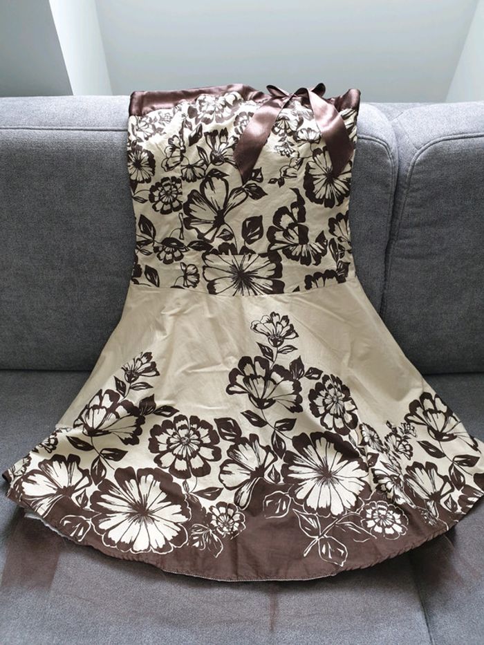 Jolie robe beige et marron